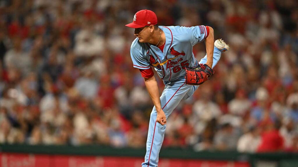 Giovanny Gallegos brilla con los Cardenales. Reuters